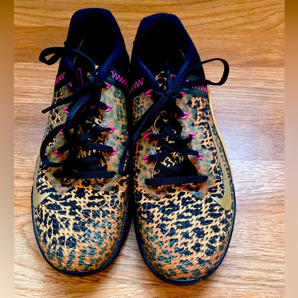 Nike Metcon leopard print sneakers with hot pink accents! like new! W size 8.5!